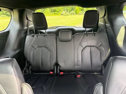Used 2022 Chrysler Pacifica Touring-L w/ Uconnect Theater Family Group AWD/4WD image 48