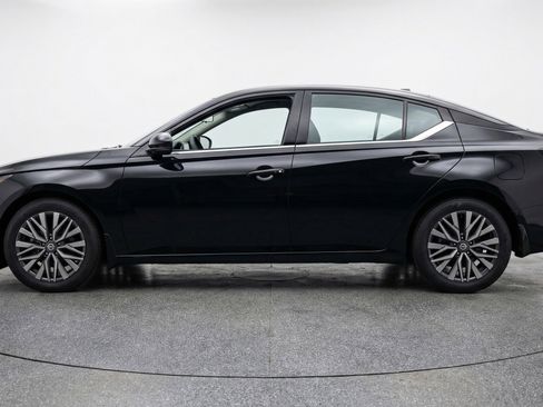 Used 2025 Nissan Altima 2.5 SV image 5