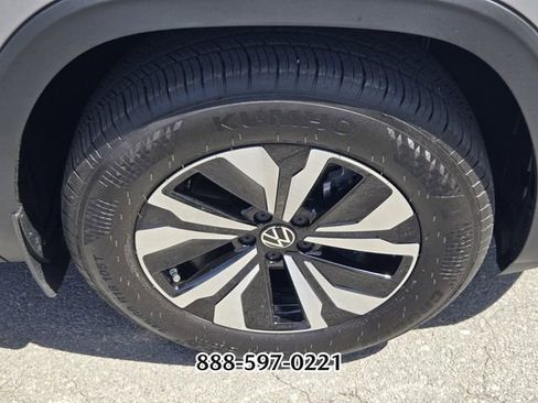 Certified 2026 Volkswagen Atlas SE image 21