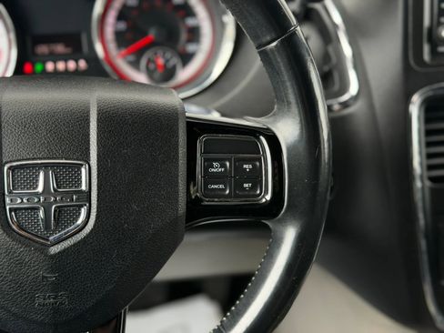 Used 2018 Dodge Grand Caravan SXT FWD image 25