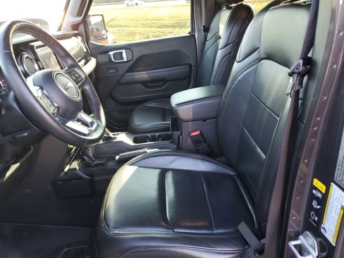 Used 2021 Jeep Wrangler Unlimited Sahara image 27