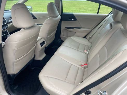 Used 2017 Honda Accord EX-L image 18