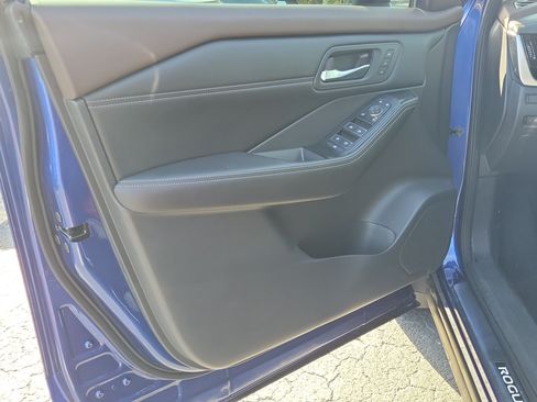 Certified 2023 Nissan Rogue SL w/ SL Premium Package FWD image 17