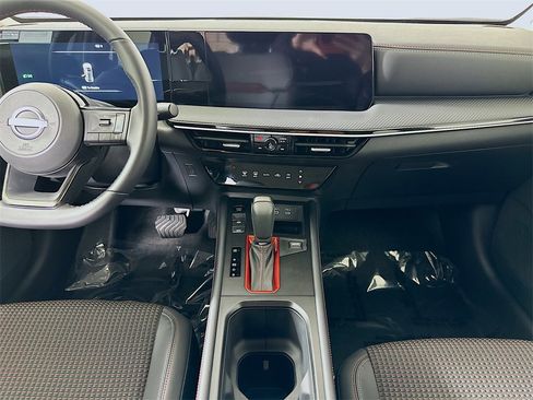 Used 2025 Nissan Kicks SR image 18