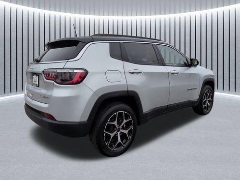 Used 2025 Jeep Compass Limited image 5