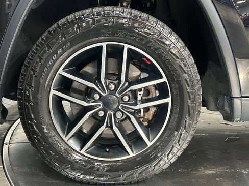 Used 2019 Jeep Grand Cherokee Trailhawk AWD/4WD image 23