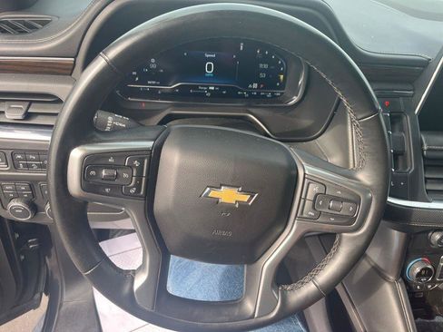 Used 2023 Chevrolet Suburban Premier image 10
