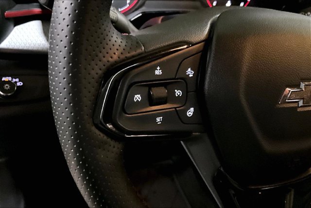 Used 2025 Chevrolet Trax RS FWD image 22