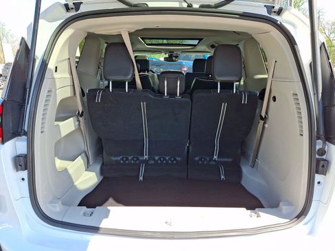 Certified 2024 Chrysler Pacifica Limited FWD image 30