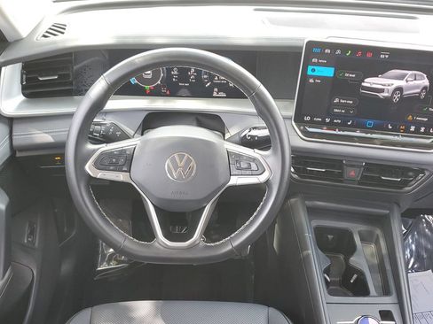 Certified 2026 Volkswagen Tiguan SE FWD image 19