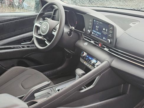 Used 2023 Hyundai Elantra SEL image 10