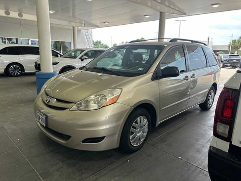 Used 2007 Toyota Sienna LE FWD image 1
