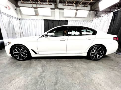 Used 2022 BMW 530i xDrive w/ M Sport Package image 8