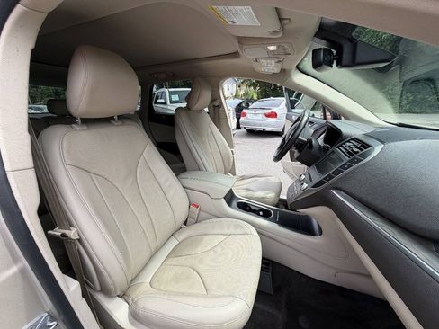 Used 2017 Lincoln MKC Reserve FWD image 17