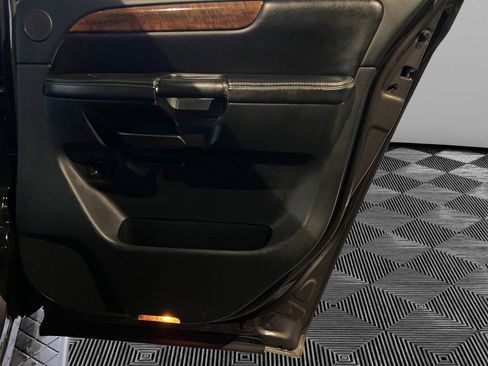 Used 2013 Nissan Armada Platinum image 18