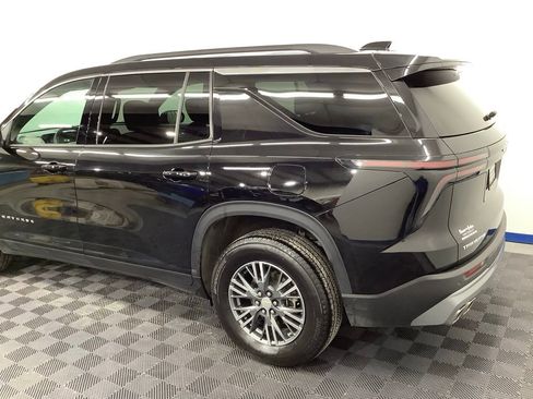 Used 2024 Chevrolet Traverse LT FWD image 3