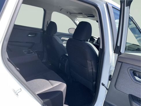 Used 2023 Nissan Rogue SV AWD/4WD image 16