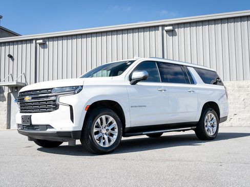 Used 2023 Chevrolet Suburban Premier image 3