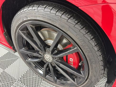 Used 2021 Volkswagen GTI SE image 10