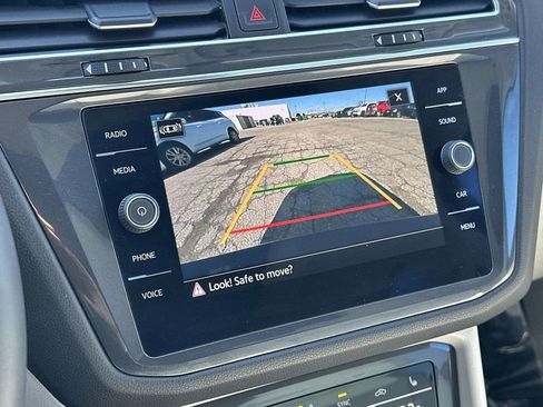 Used 2023 Volkswagen Tiguan SE w/ Panoramic Sunroof Package image 29