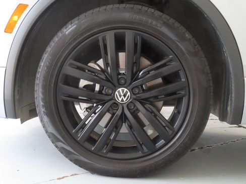 Used 2022 Volkswagen Tiguan SE R-Line FWD image 28