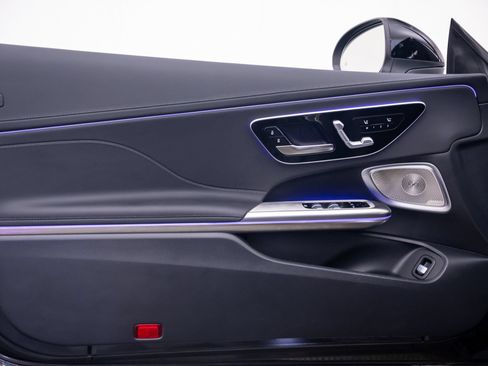 Used 2025 Mercedes-Benz CLE 300 4MATIC Cabriolet w/ Night Package image 13