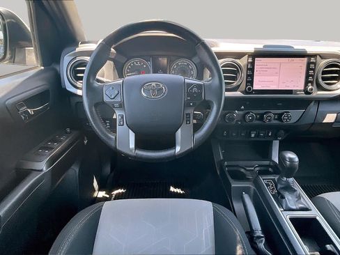 Used 2020 Toyota Tacoma TRD Off-Road w/ Technology Package AWD/4WD image 5