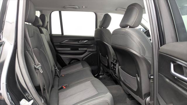 Used 2024 Jeep Grand Cherokee Laredo RWD image 21