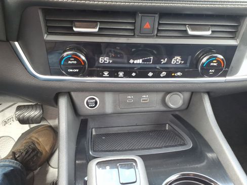 Used 2023 Nissan Rogue SV image 15