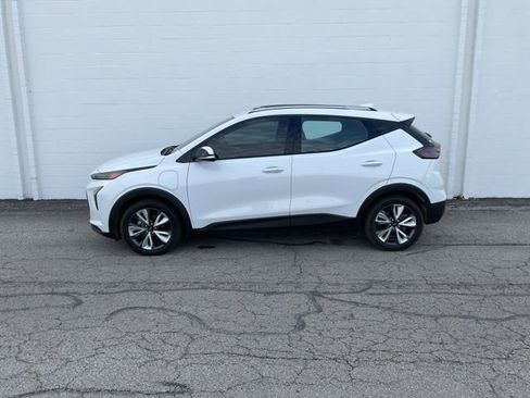 Used 2022 Chevrolet Bolt EUV LT w/ Convenience Package image 29