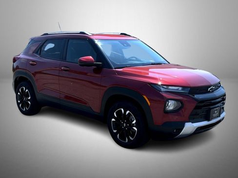 Used 2022 Chevrolet TrailBlazer LT w/ Sun and Liftgate Package AWD/4WD image 3