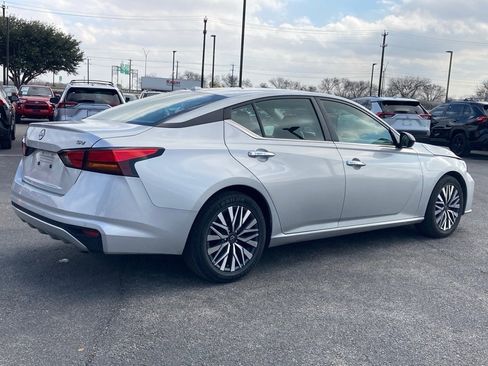 Used 2024 Nissan Altima 2.5 SV image 5