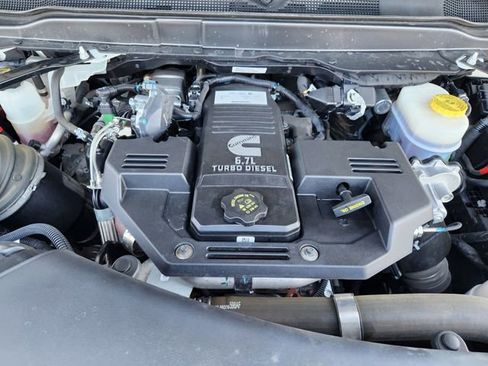 Used 2024 RAM 3500 Laramie image 32