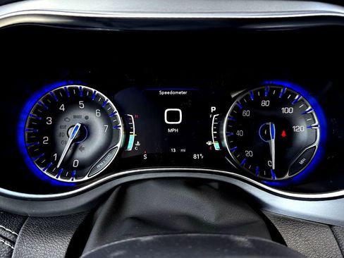 New 2026 Chrysler Pacifica Limited w/ Uconnect Theater Family Group image 18