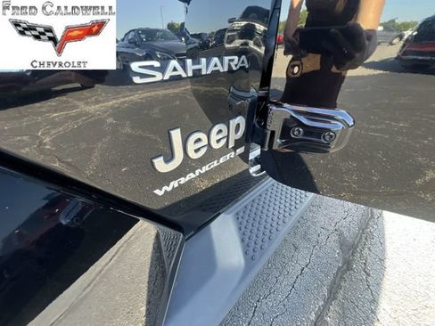 Used 2024 Jeep Wrangler Unlimited Sahara w/ Technology Group AWD/4WD image 36