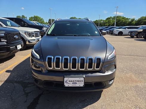 Used 2017 Jeep Cherokee Latitude FWD image 11