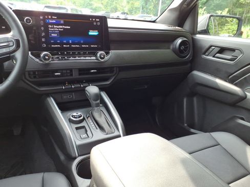 Used 2025 Chevrolet Colorado Trail Boss AWD/4WD image 15