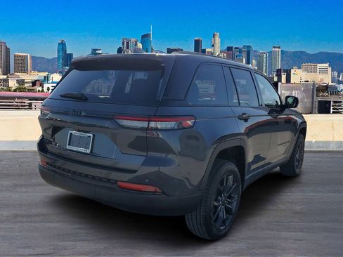 New 2025 Jeep Grand Cherokee Limited image 4