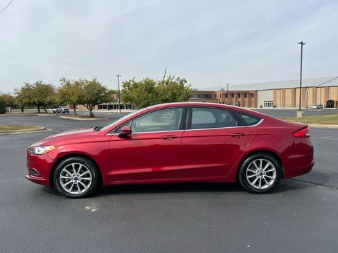 Used 2017 Ford Fusion SE image 3
