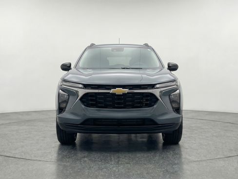 Used 2025 Chevrolet Trax LT w/ LT Convenience Package FWD image 2