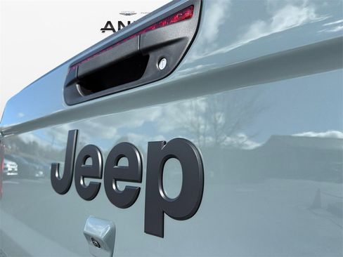 New 2025 Jeep Gladiator Sport image 17