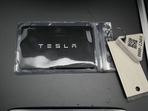Used 2022 Tesla Model Y Long Range AWD/4WD image 31