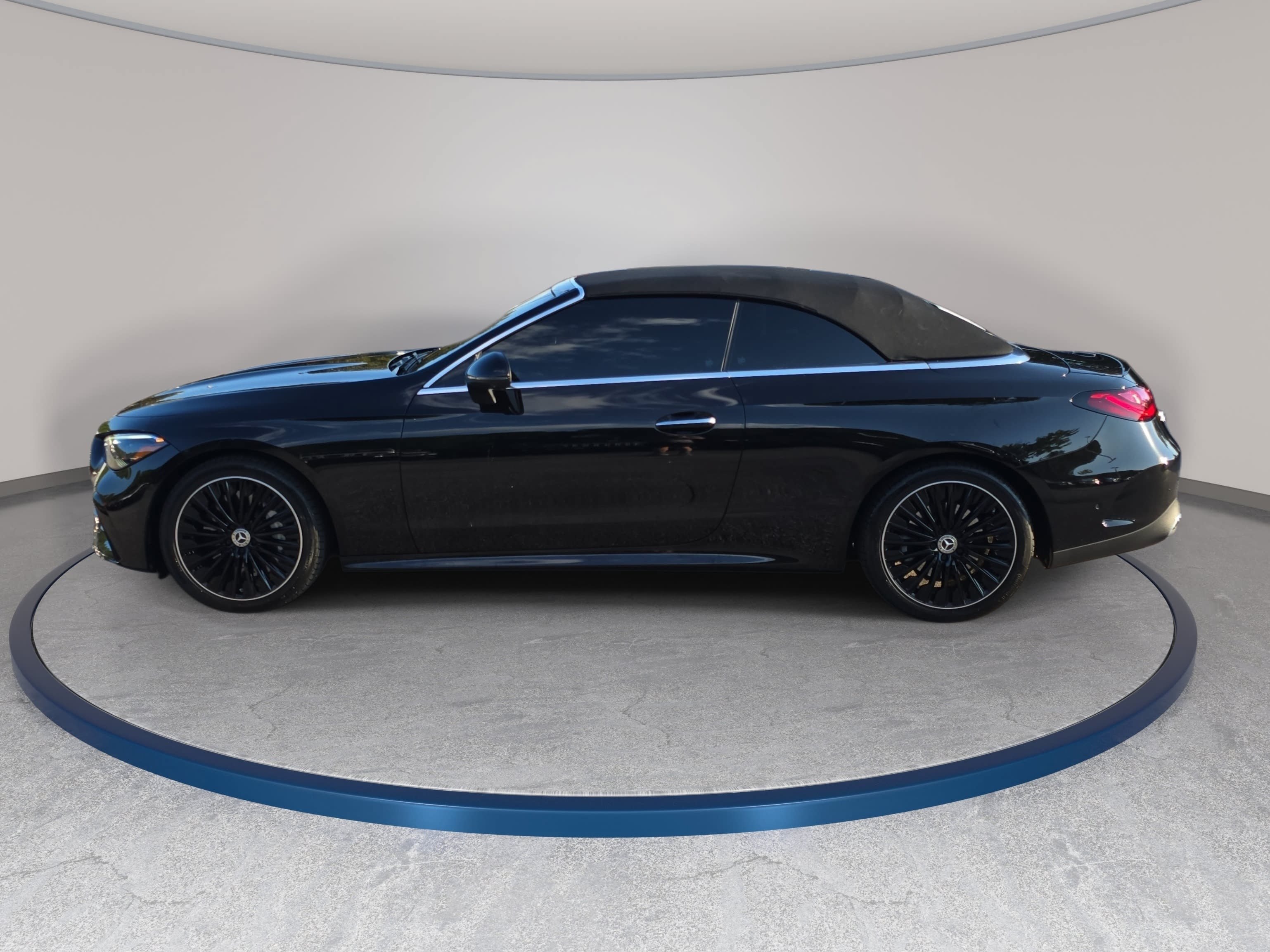 Used 2024 Mercedes-Benz CLE 450 4MATIC Cabriolet image 8