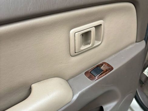 Used 2000 Toyota 4Runner Limited image 38