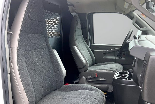 Used 2025 Chevrolet Express 2500 w/ Driver Convenience Package RWD image 7