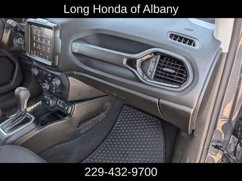 Used 2023 Jeep Renegade Altitude AWD/4WD image 21