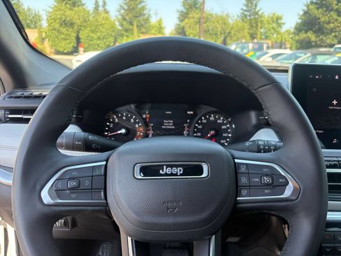 Used 2025 Jeep Compass Limited AWD/4WD image 29