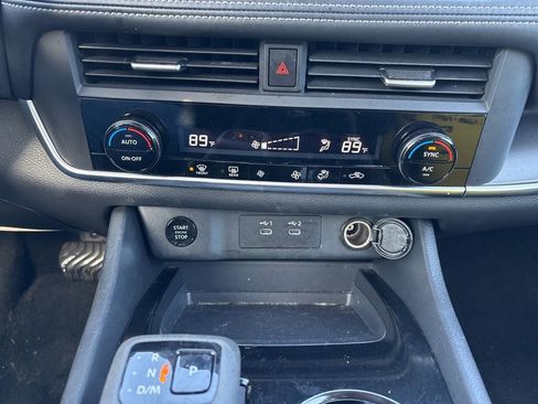 Used 2025 Nissan Rogue SV image 36