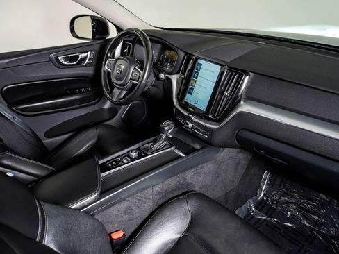 Used 2019 Volvo XC60 T6 Momentum w/ Premium Package AWD/4WD image 14