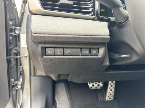 Used 2025 Toyota Camry SE FWD image 20